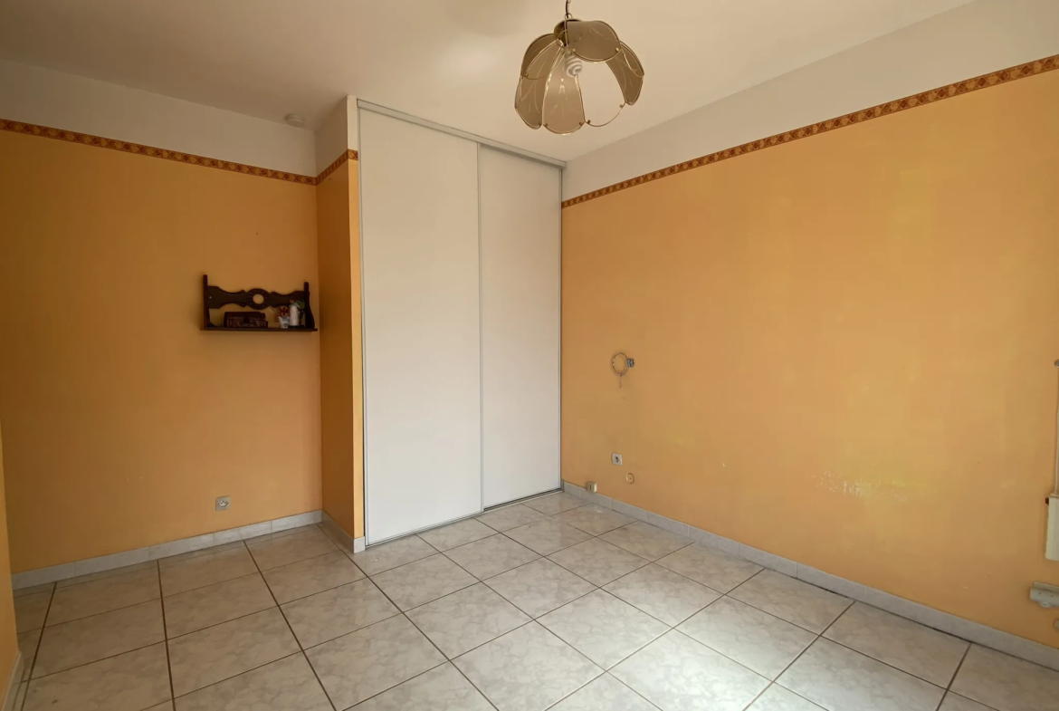 À vendre : Maison de plain-pied avec 3 chambres et garage à Vias 