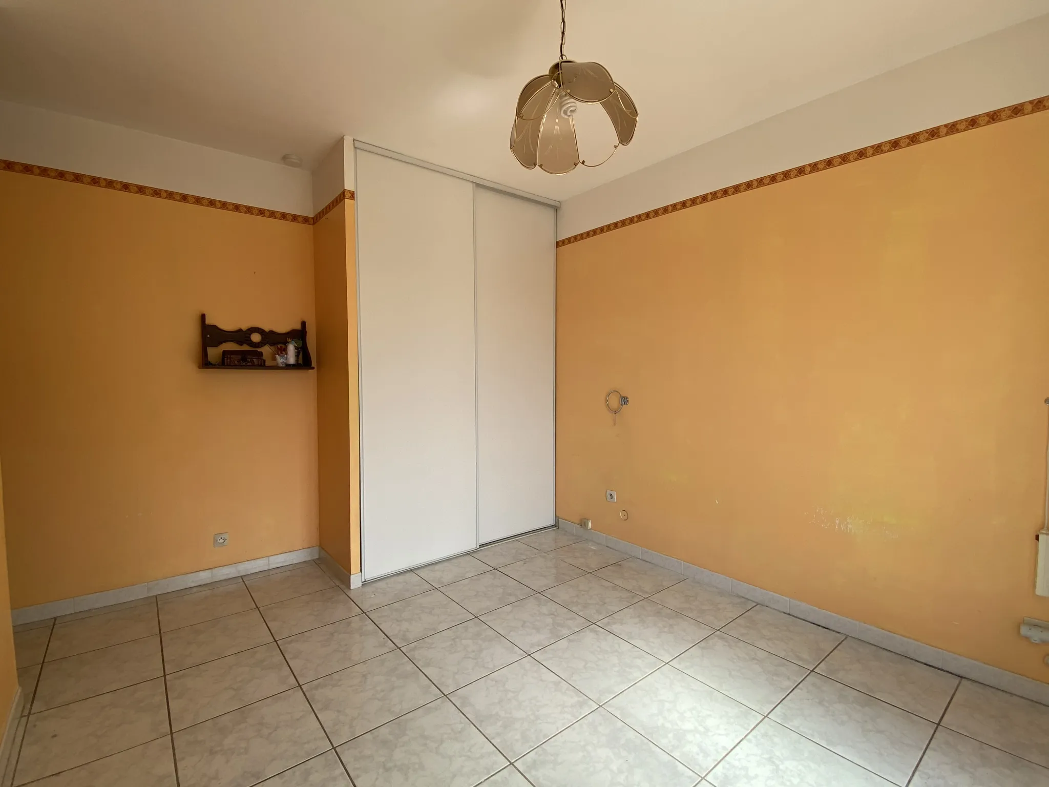 À vendre : Maison de plain-pied avec 3 chambres et garage à Vias 