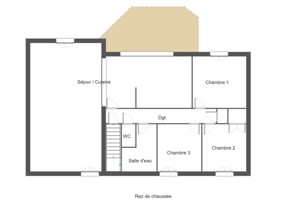 Maison familiale de plain-pied avec piscine à Soulgé sur Ouette 