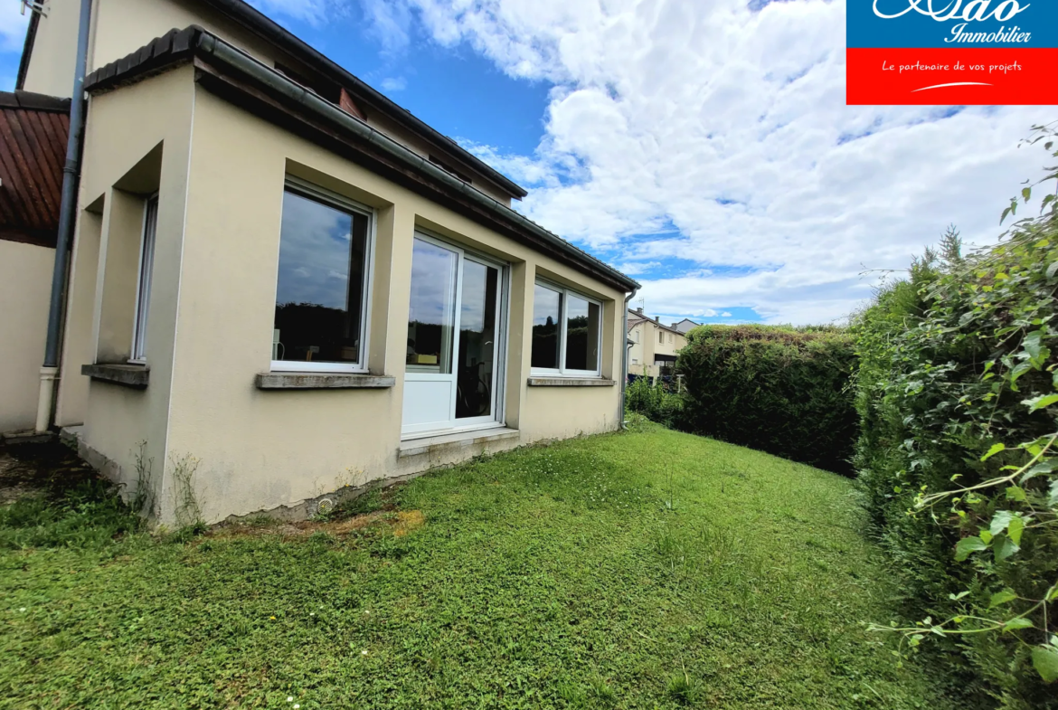 Maison lumineuse de 97m2 avec garage et terrain clôturé 