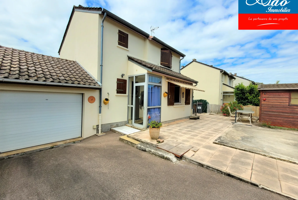 Maison lumineuse de 97m2 avec garage et terrain clôturé 