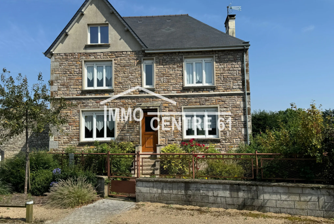 Maison de village 3 chambres et dépendances à La Ferté Macé 