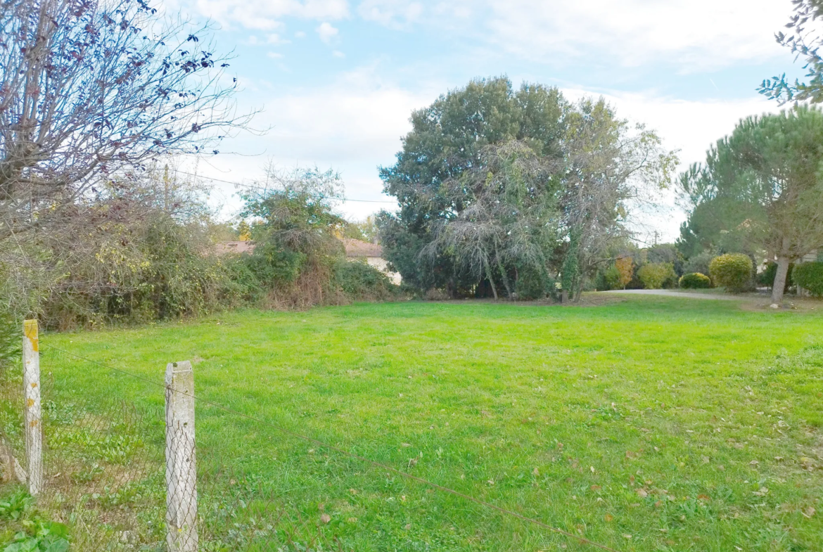 Terrain à bâtir de 1291 m² à Saint-Sulpice-Sur-Lèze 