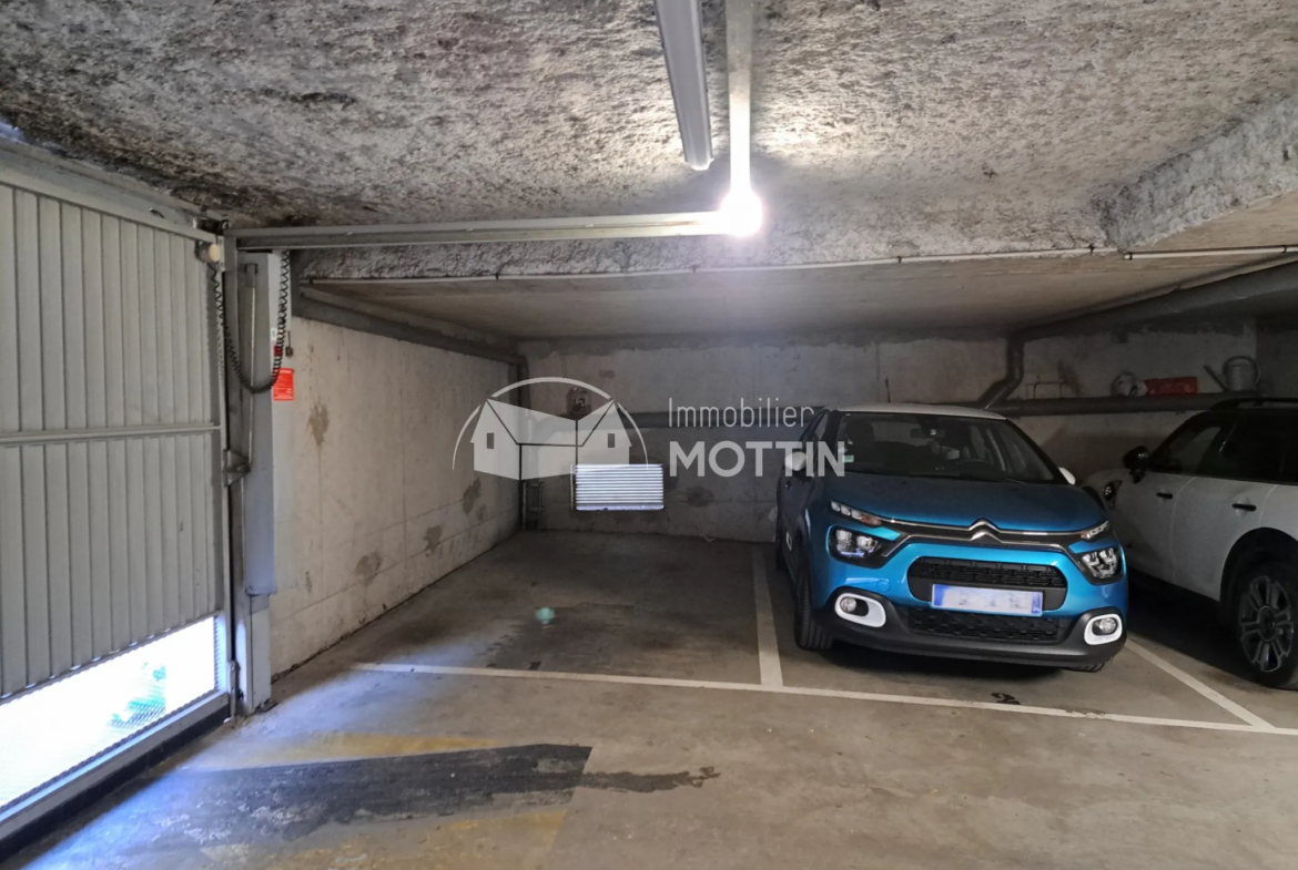 À Vitry-Sur-Seine, appartement dernier étage avec balcon 