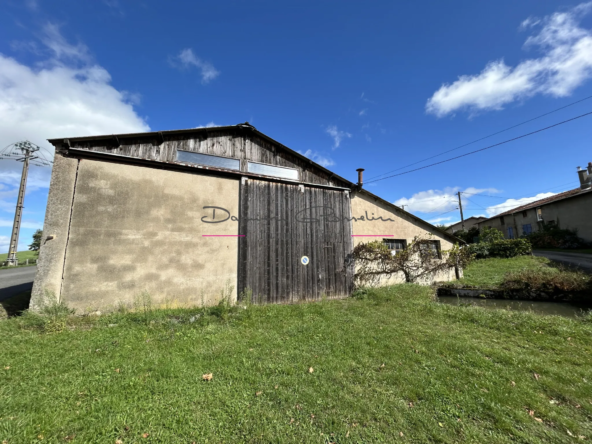 Hangar de 182 m² avec terrain de 733 m² à vendre dans la Loire