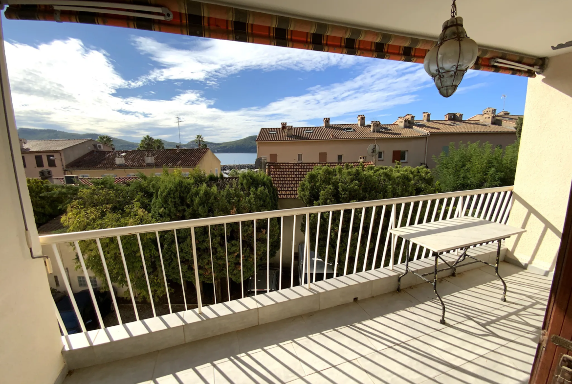 Appartement avec vue mer à vendre à Saint Cyr sur Mer 