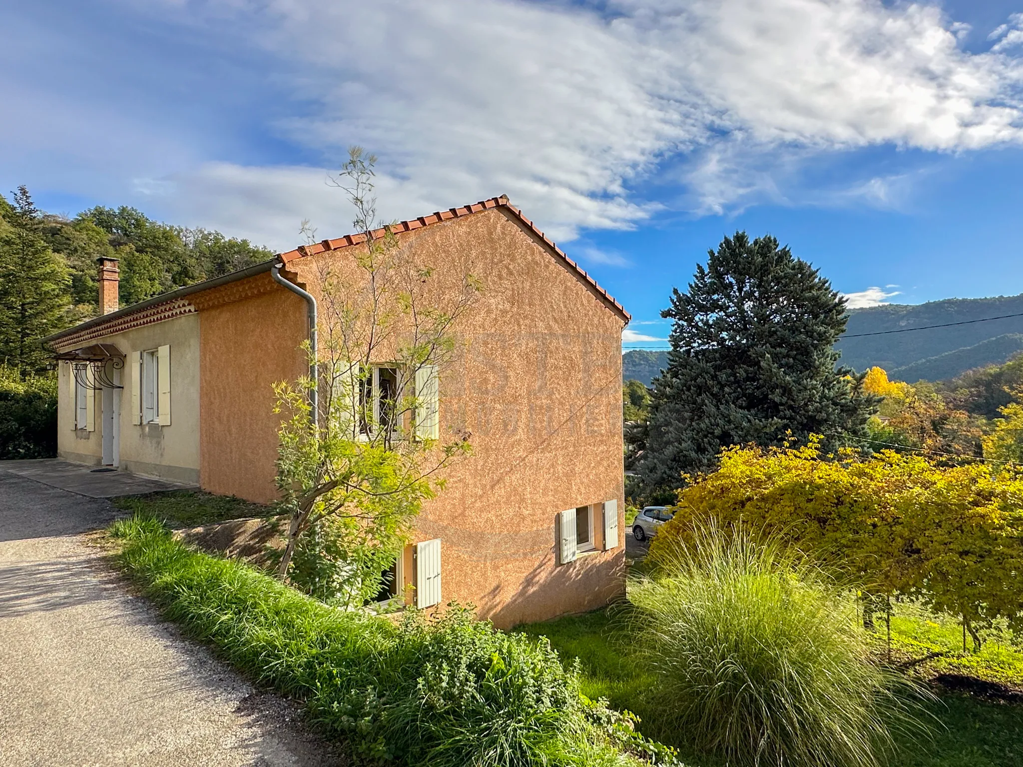 Maison spacieuse de 106m² avec terrain de 2546m² à Coux 