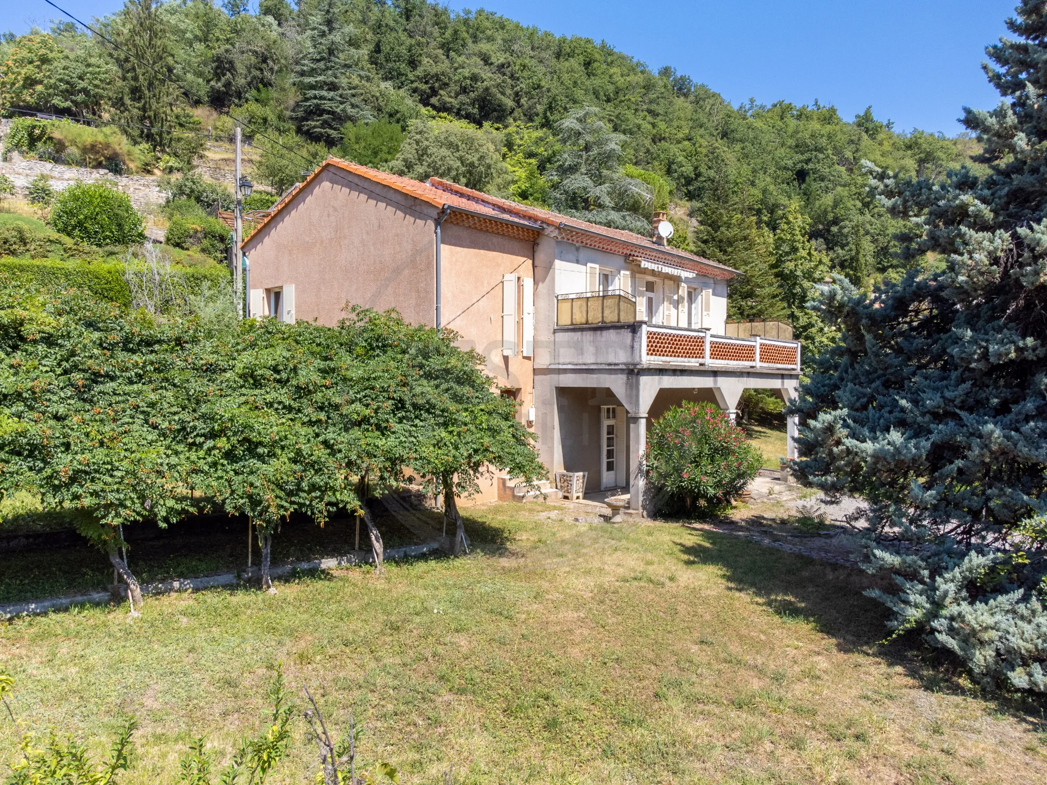 Maison spacieuse de 106m² avec terrain de 2546m² à Coux 