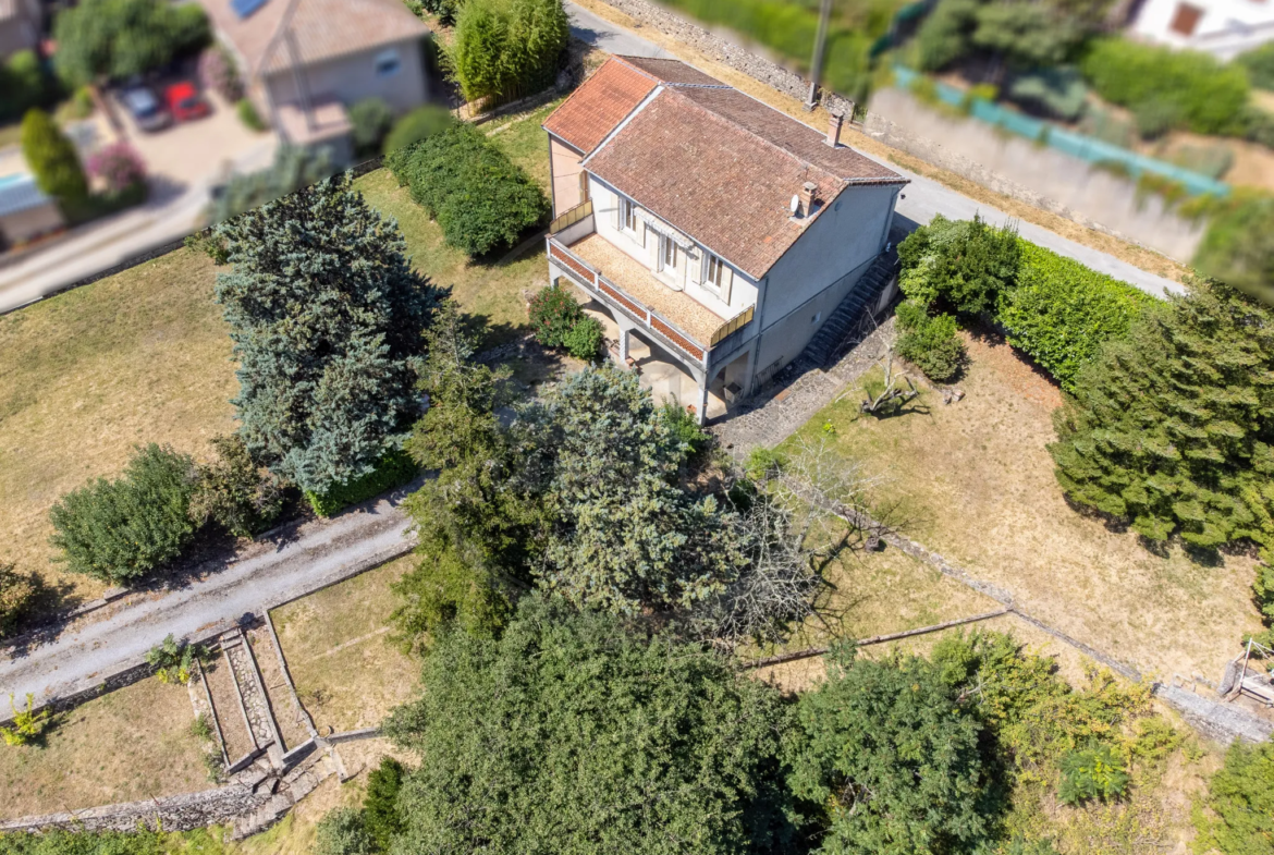 Maison spacieuse de 106m² avec terrain de 2546m² à Coux 