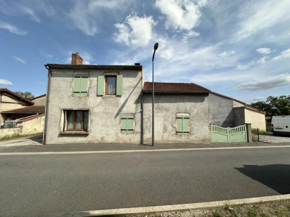 Maison à rafraîchir avec garage et jardin à Le Mayet d'École