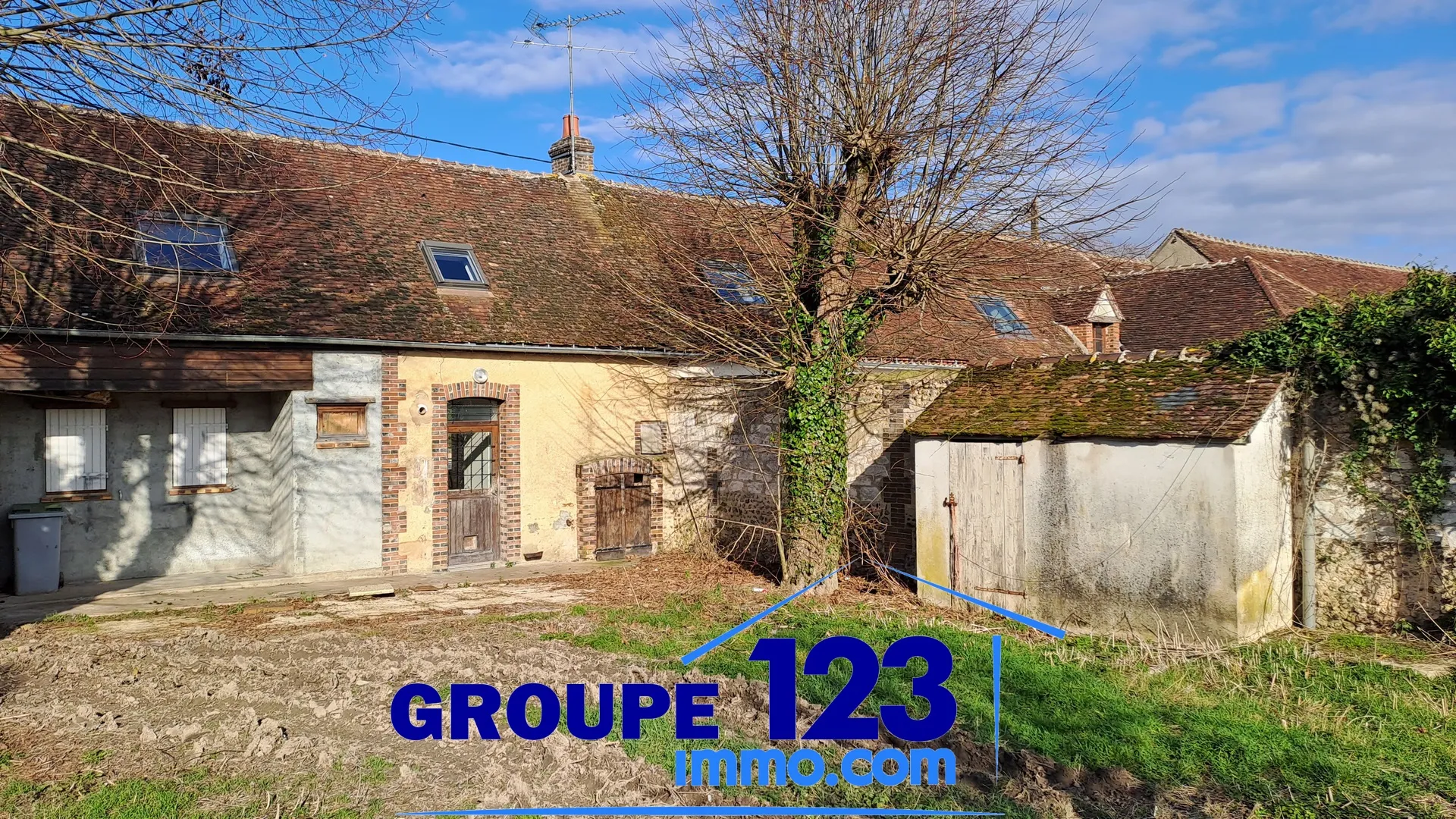 Ensemble de deux habitations à Champvallon - 141 500 € 