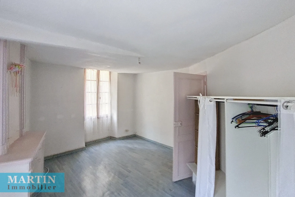 Vente de 2 appartements T2 et T4 à Ceret, centre historique 