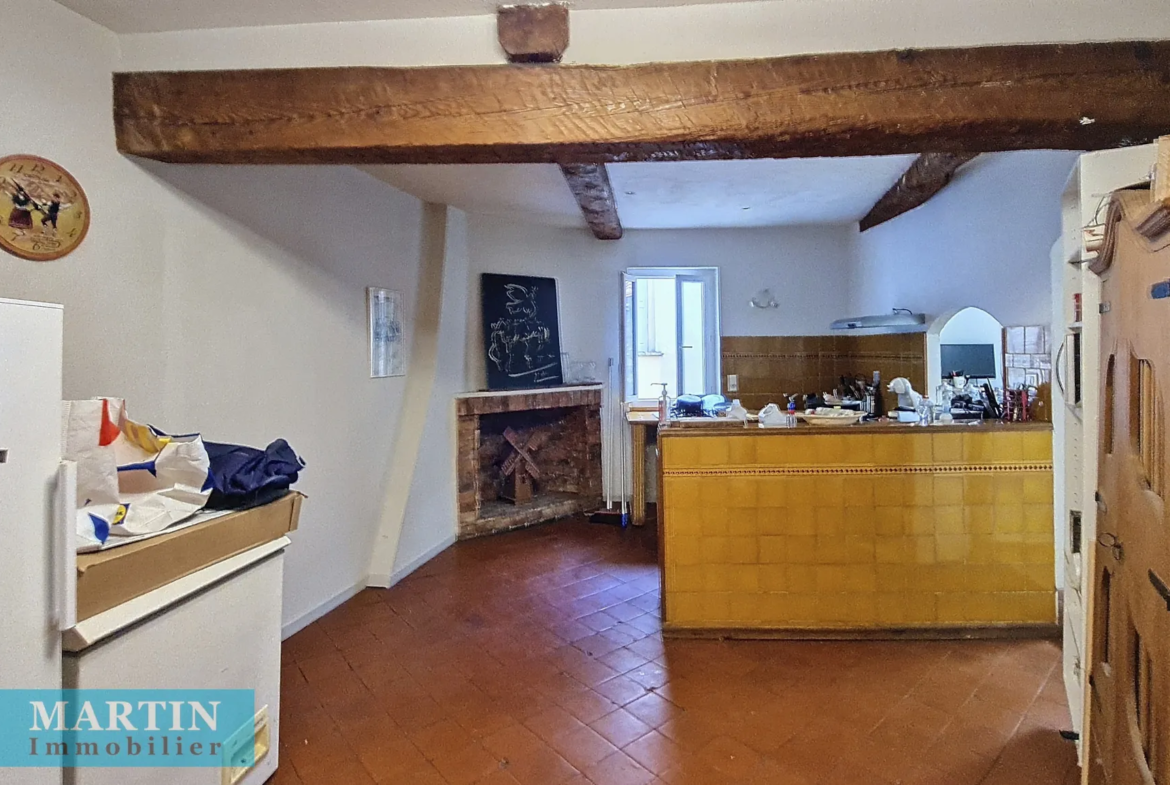 Vente de 2 appartements T2 et T4 à Ceret, centre historique 