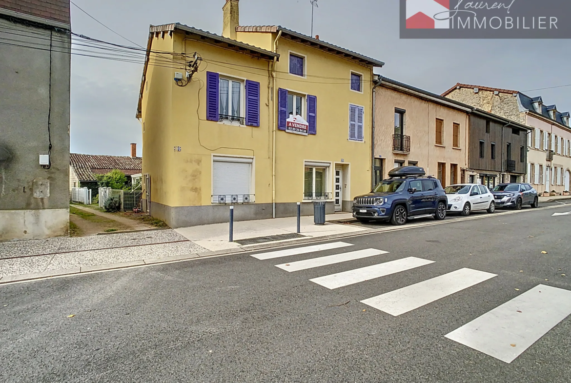 Maison ancienne de 150 m² avec 4 chambres à Pont de Vaux, cour et dépendances 