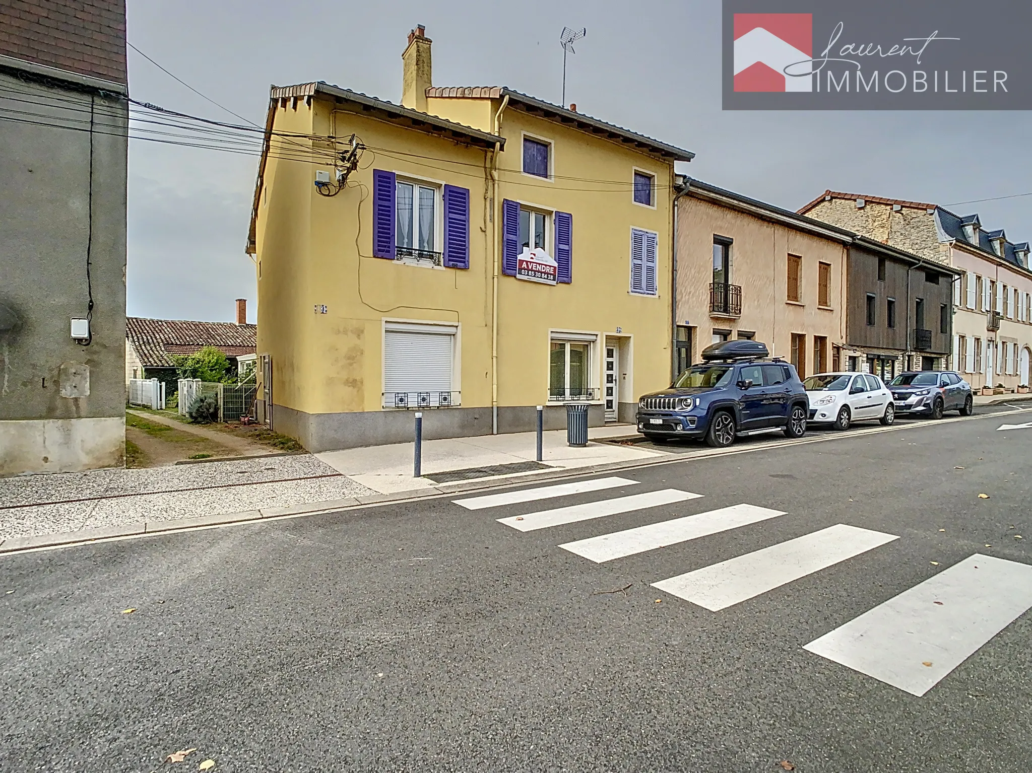 Maison ancienne de 150 m² avec 4 chambres à Pont de Vaux, cour et dépendances 