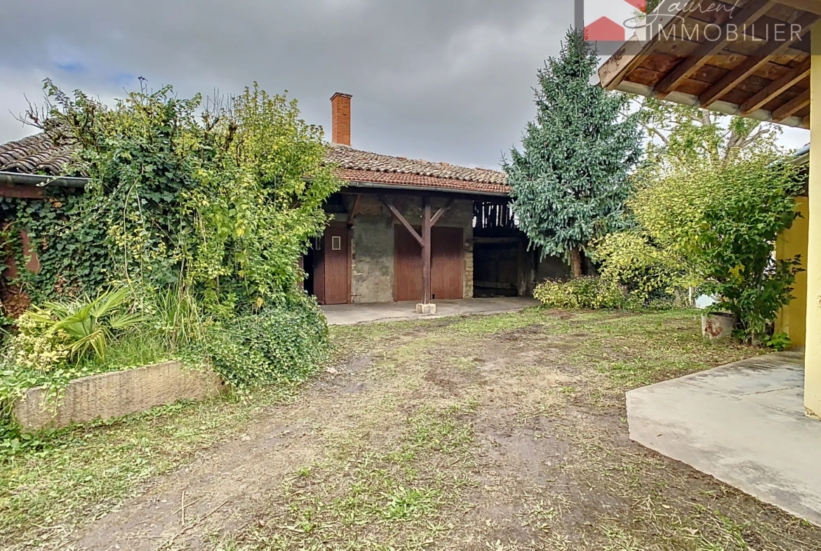 Maison ancienne de 150 m² avec 4 chambres à Pont de Vaux, cour et dépendances 