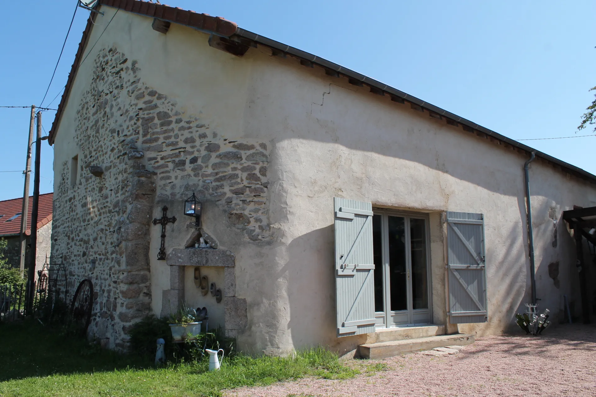 Echassières - Maison de Campagne avec Gîte sur 3200 m² 