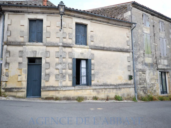 Maison de village à restaurer à St-Sauvant de 84 m²