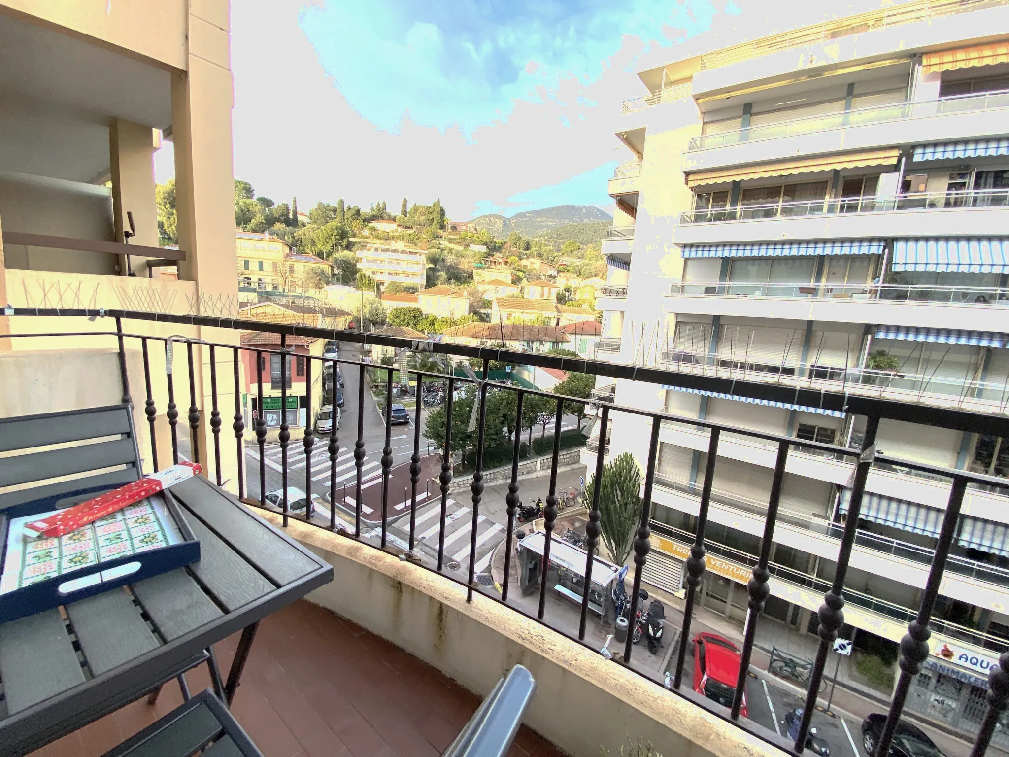 Bel appartement T2 à Carnoles, vue sur collines à vendre 