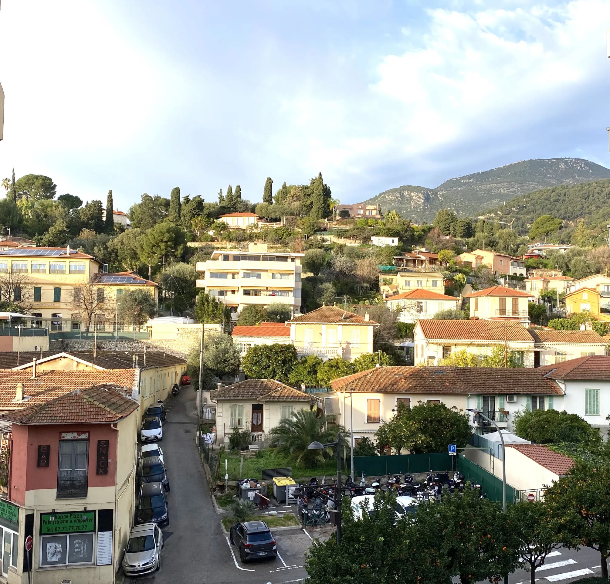 Bel appartement T2 à Carnoles, vue sur collines à vendre 