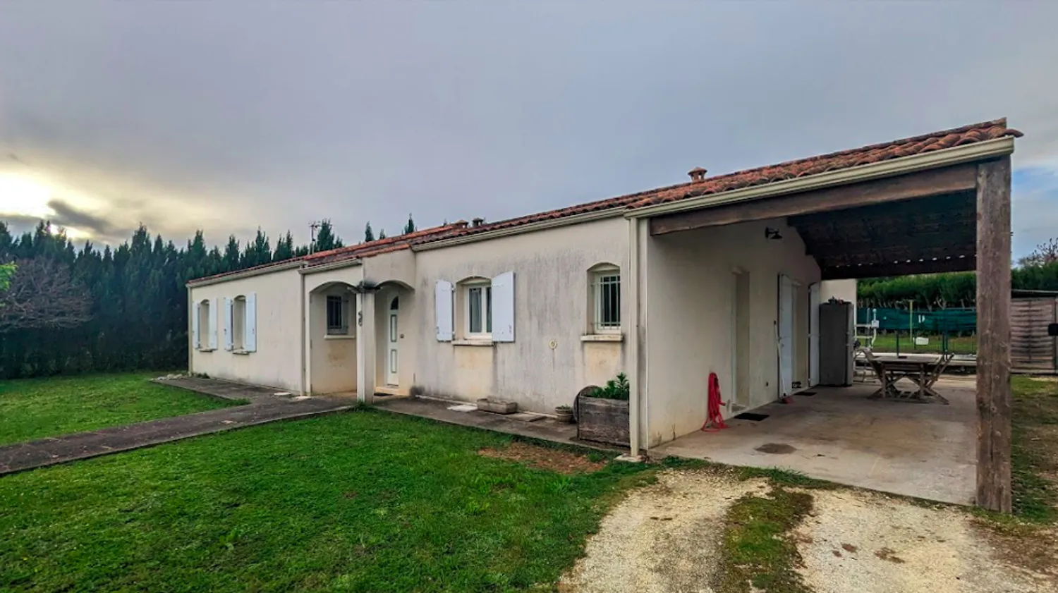 Maison plain-pied 5 chambres avec jardin à Taillebourg 