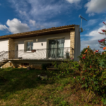 Maison spacieuse à Corme-Royal avec jardin et garage