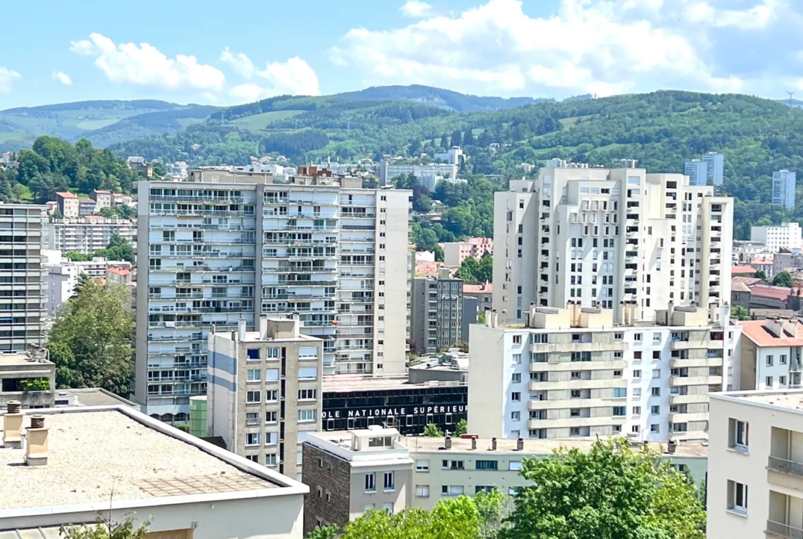 À vendre : appartement F3 à Saint-Étienne avec balcon et vue dégagée 