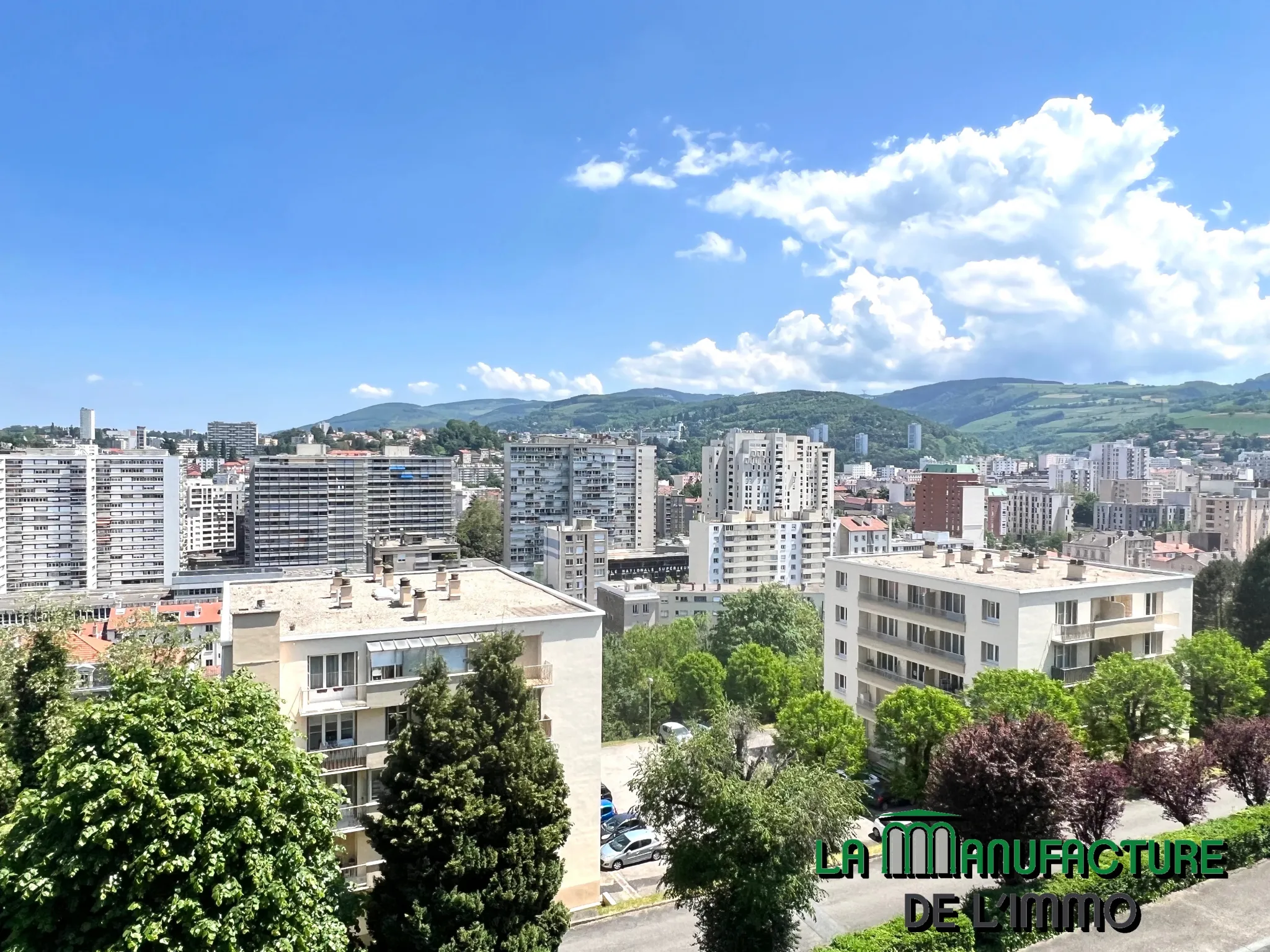 À vendre : appartement F3 à Saint-Étienne avec balcon et vue dégagée 