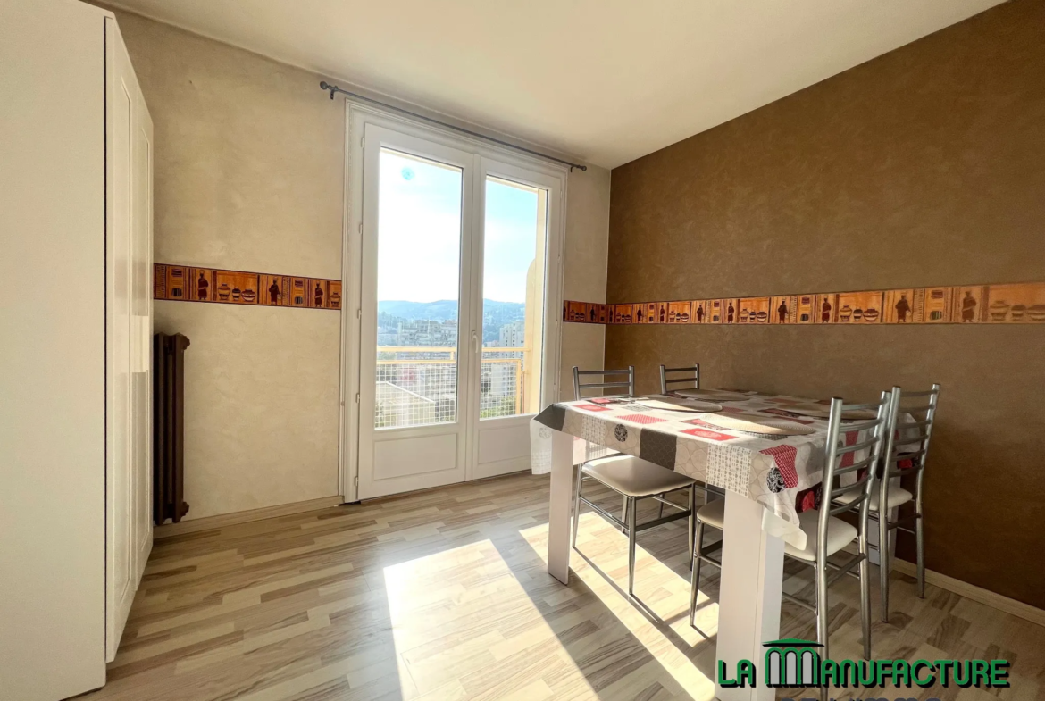 À vendre : appartement F3 à Saint-Étienne avec balcon et vue dégagée 