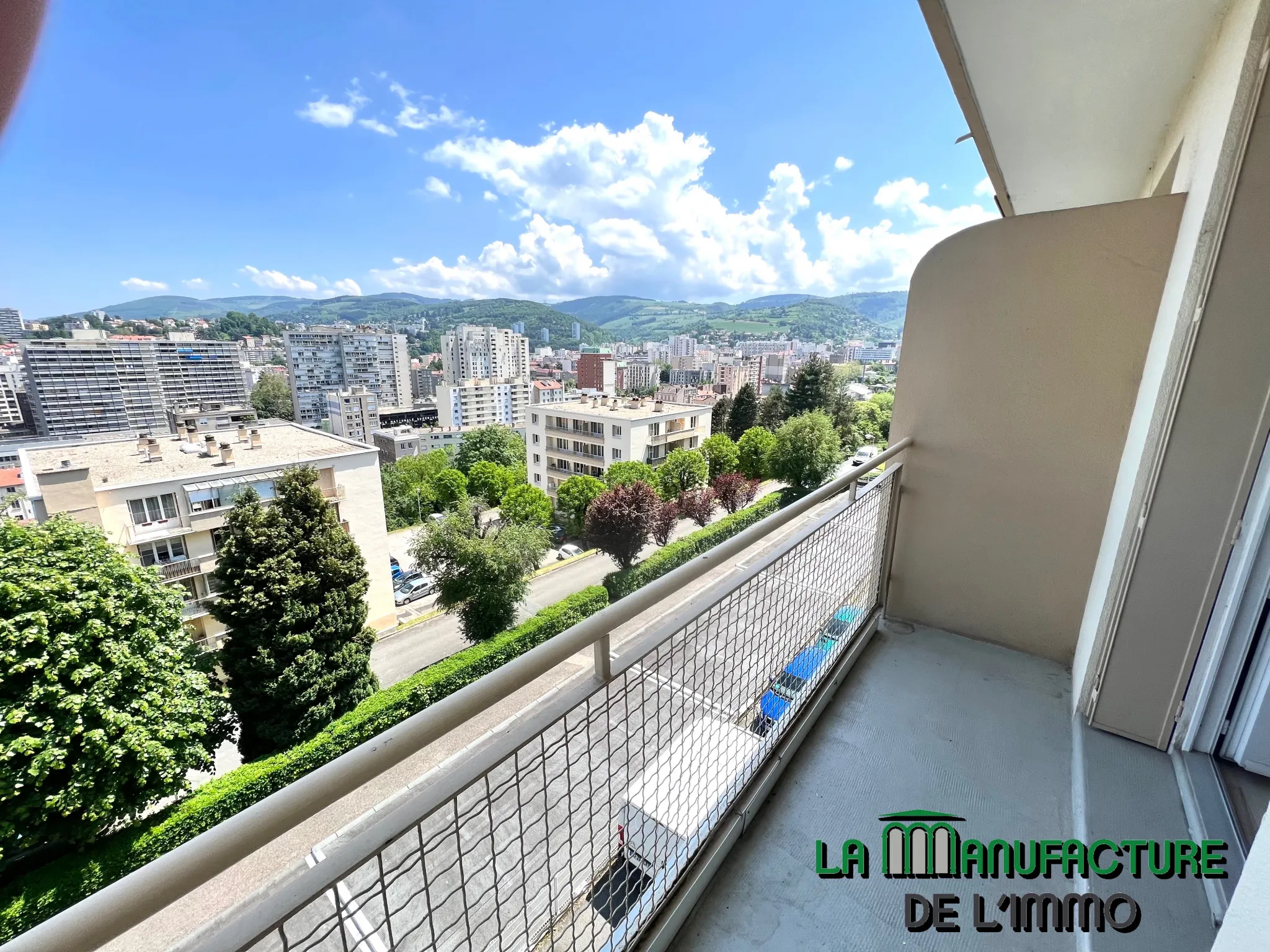 À vendre : appartement F3 à Saint-Étienne avec balcon et vue dégagée 