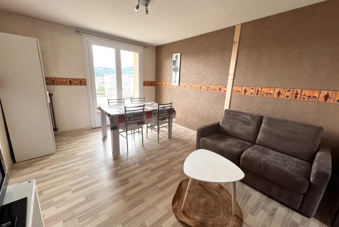 À vendre : appartement F3 à Saint-Étienne avec balcon et vue dégagée 