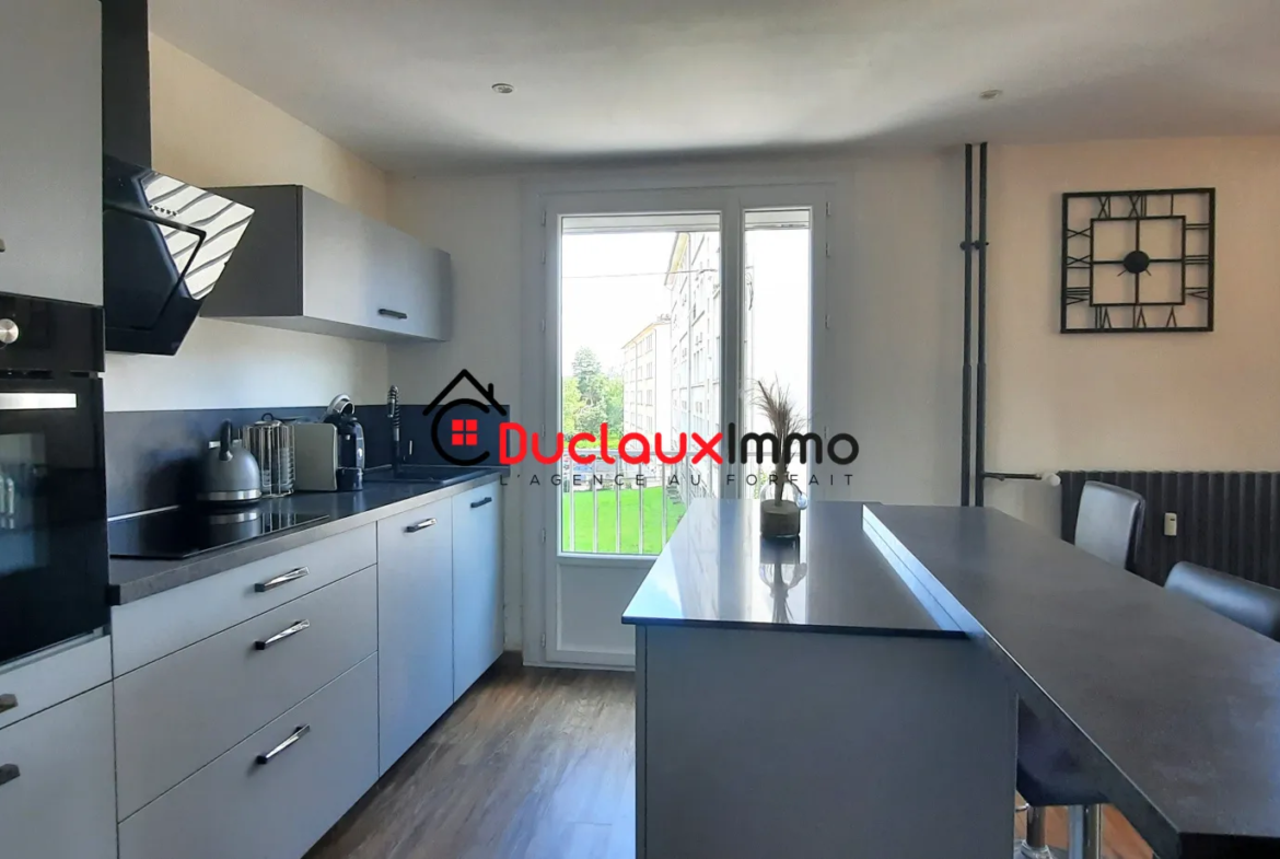 Appartement T2 avec Balcon, Cave & Garage à Aurillac 