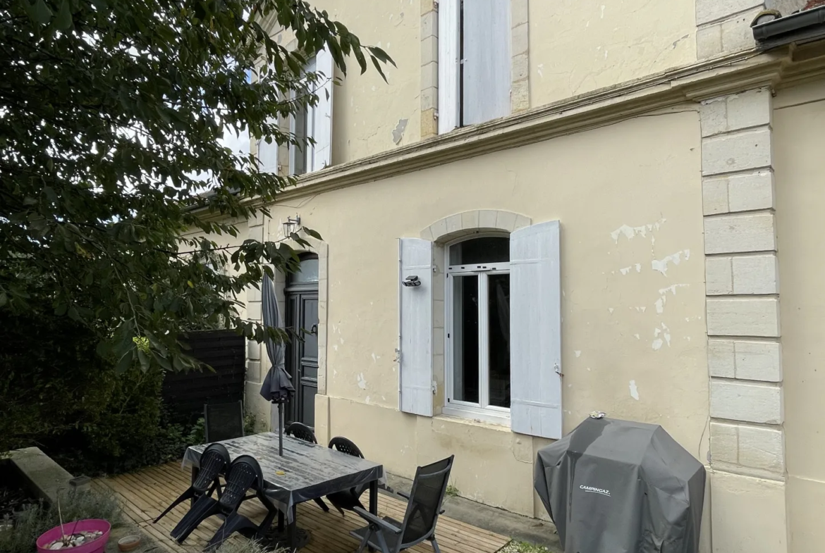 Maison en Pierre Rénovée à Cardan avec Jardin et Garage 