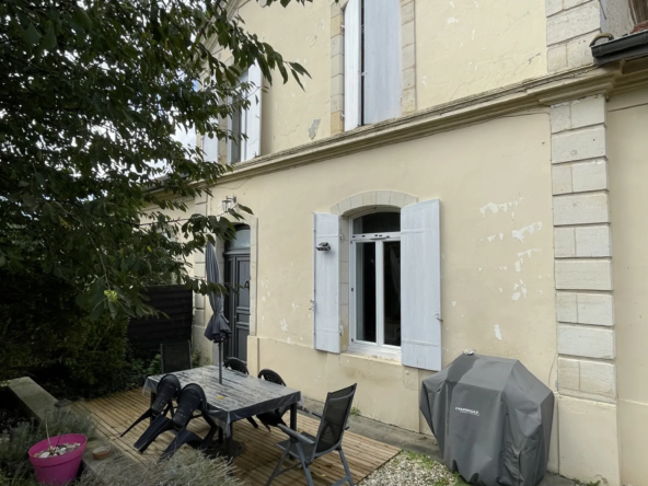 Maison en Pierre Rénovée à Cardan avec Jardin et Garage