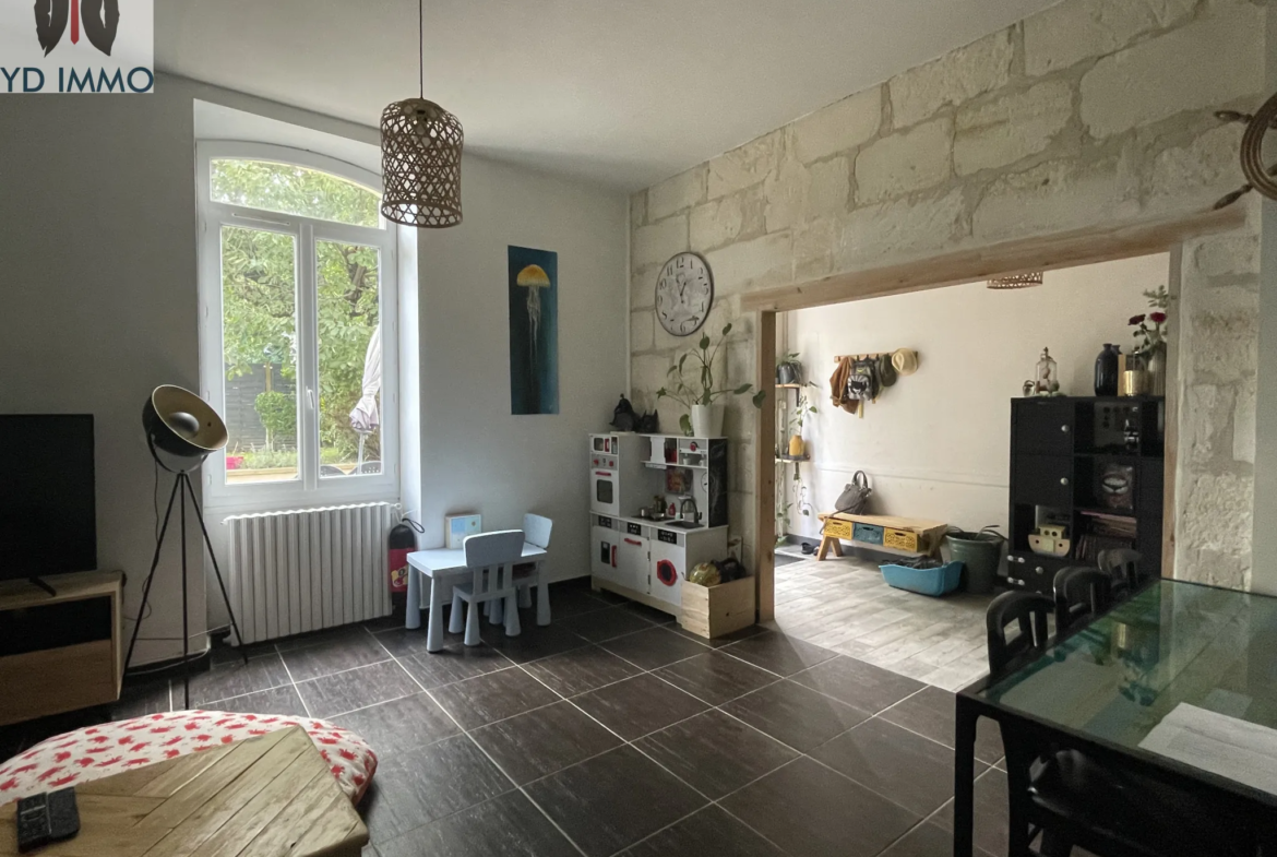 Maison en Pierre Rénovée à Cardan avec Jardin et Garage 