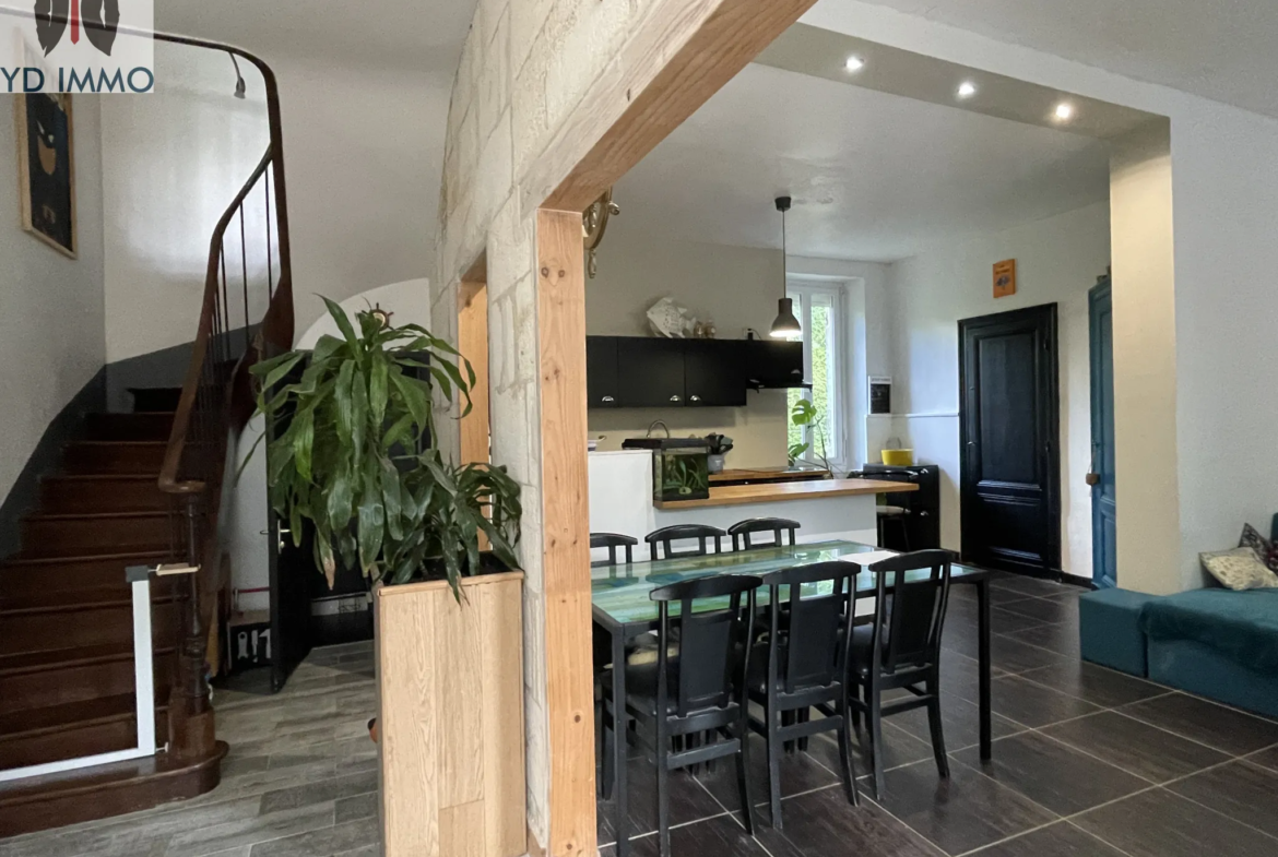 Maison en Pierre Rénovée à Cardan avec Jardin et Garage 