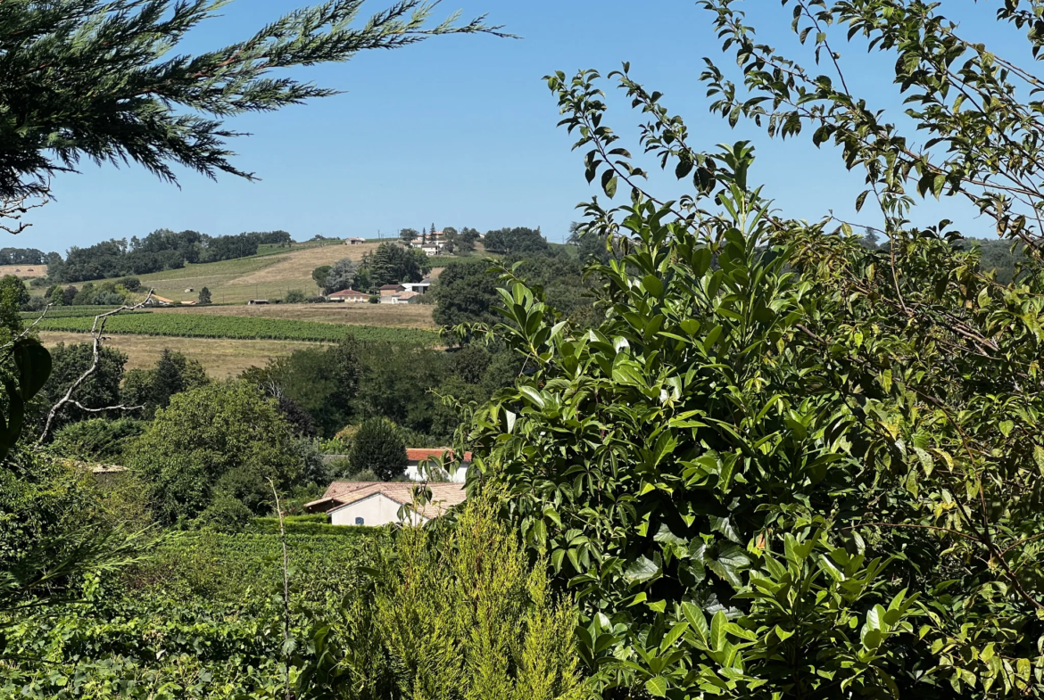 Charmante maison en pierre à Langon avec terrain 