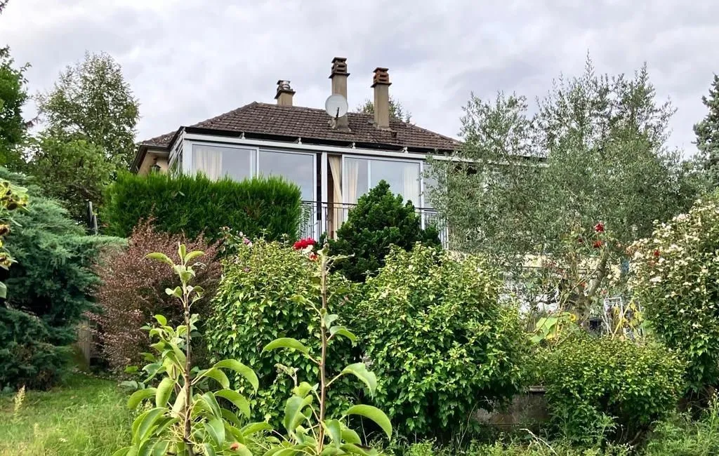 Pavillon à vendre avec jardin et maison annexe à Luche Pringé 