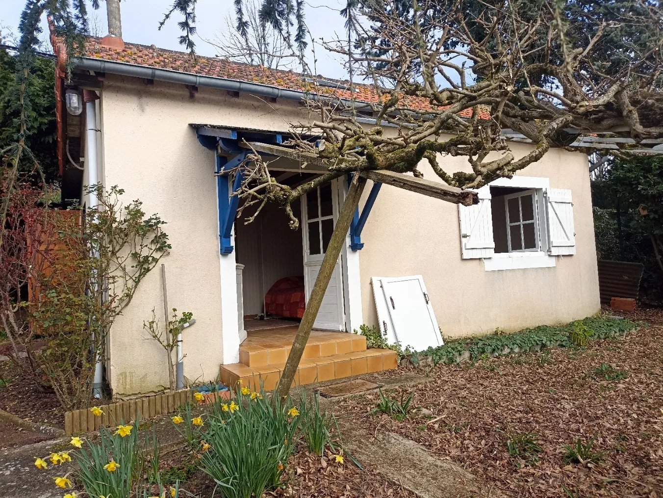 Pavillon à vendre avec jardin et maison annexe à Luche Pringé 