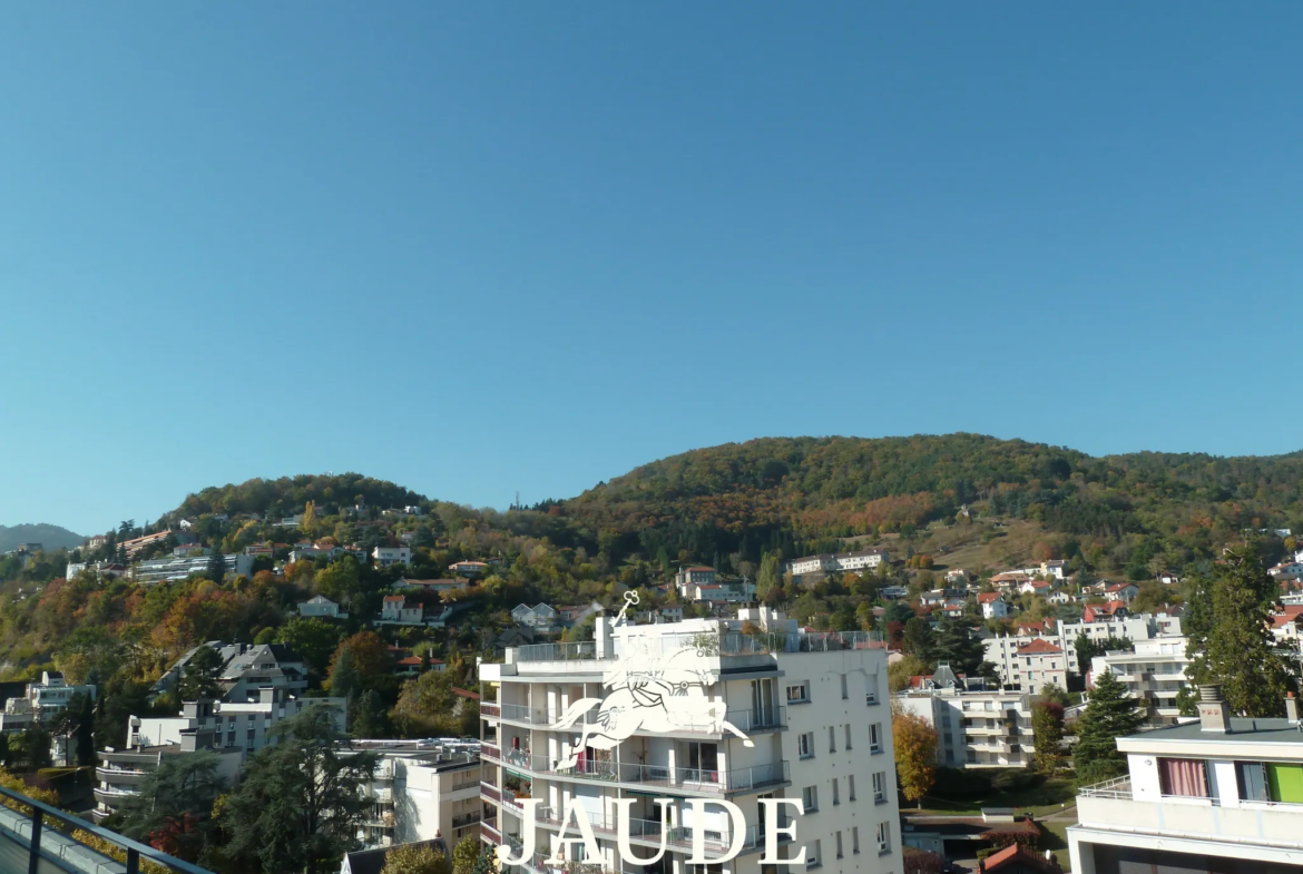 Charmant F2 de 57 m² avec balcon et garage à Chamalières 