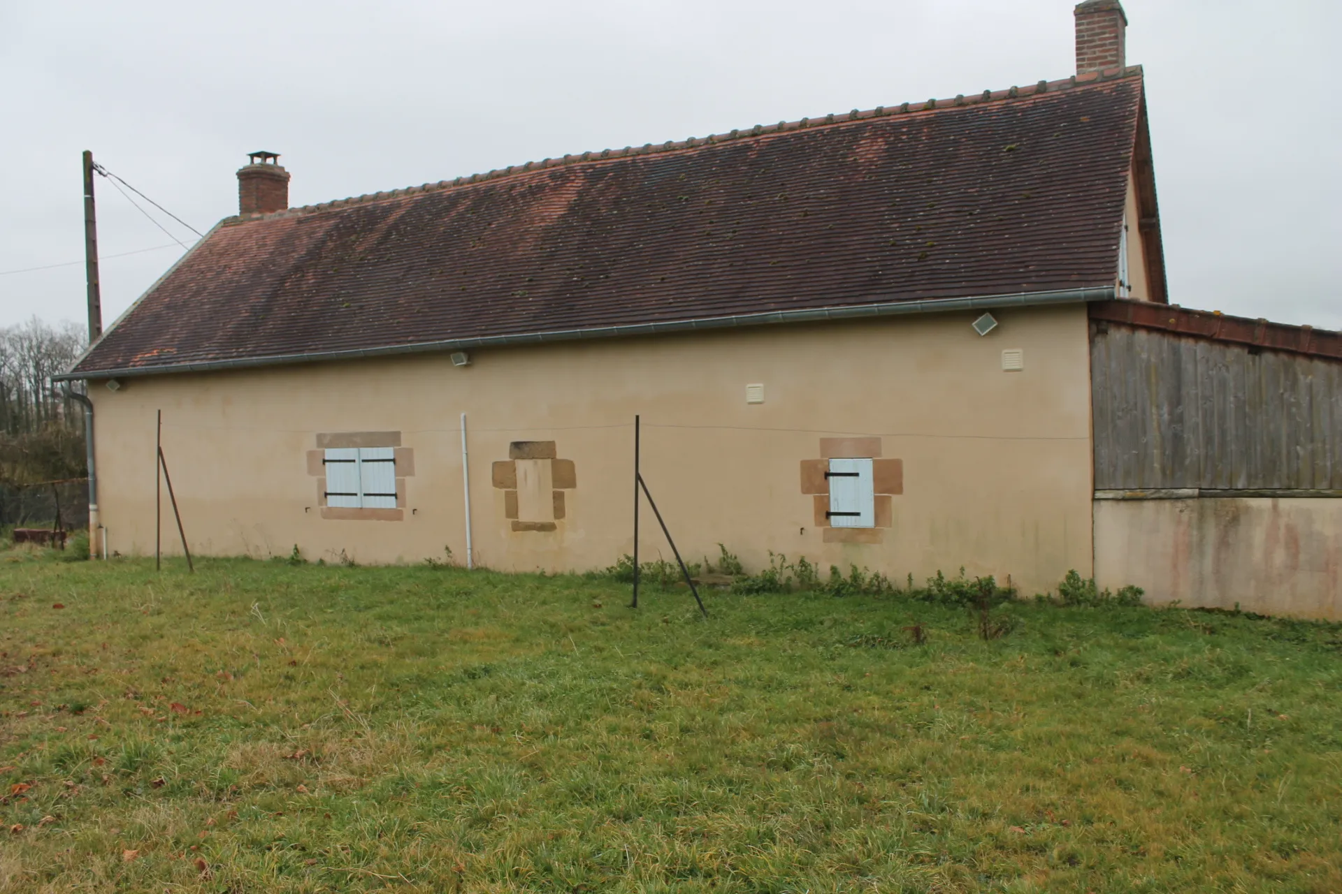 Fermette à vendre à St Caprais avec 1 hectare de terrain 