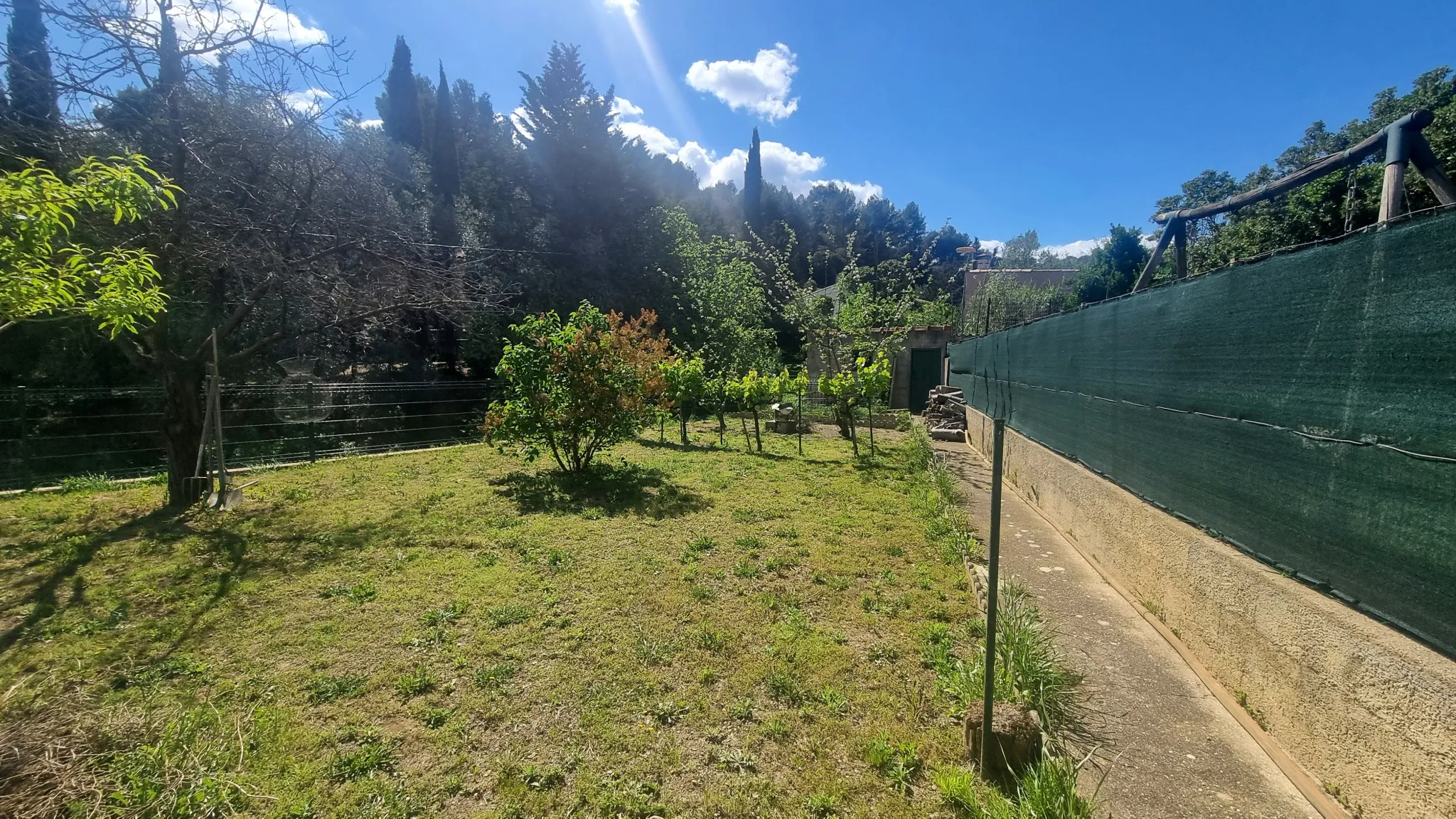 Maison à vendre à Bize-Minervois avec jardin et garage - 100 m² 