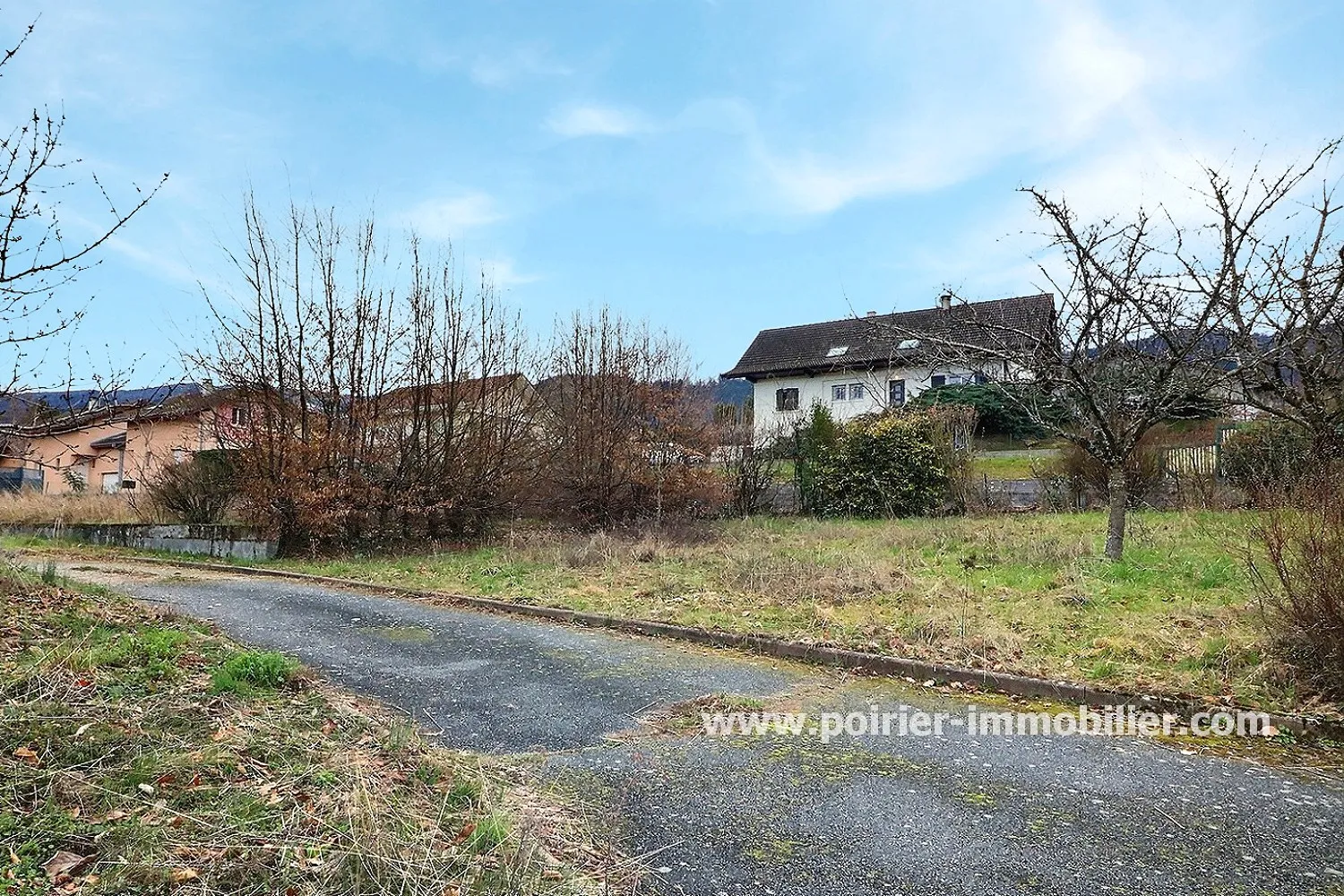 Terrain constructible avec permis en cours à Bons-En-Chablais 