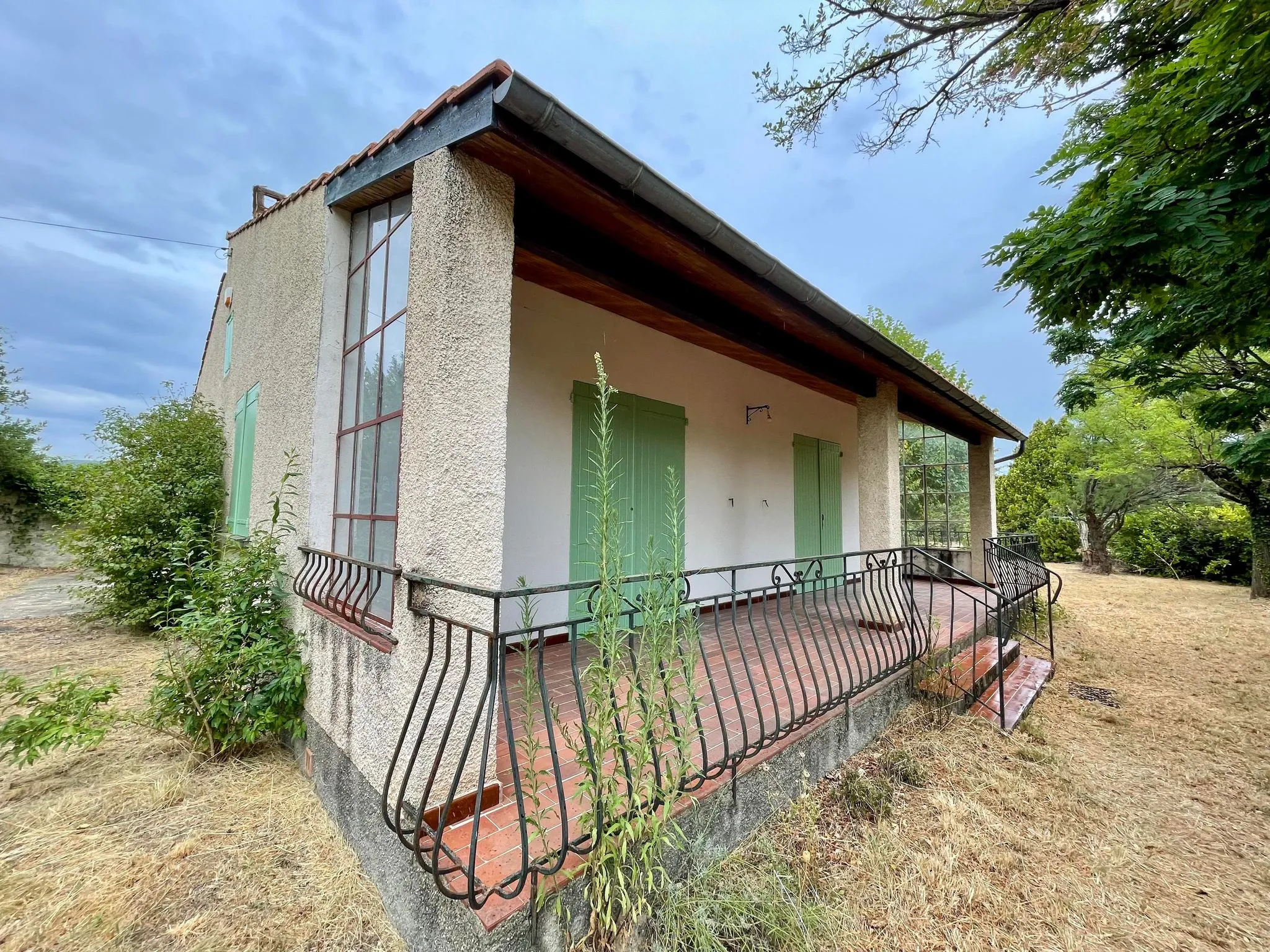 Maison plain pied avec garage à Aubignosc - 1746 m² de terrain 