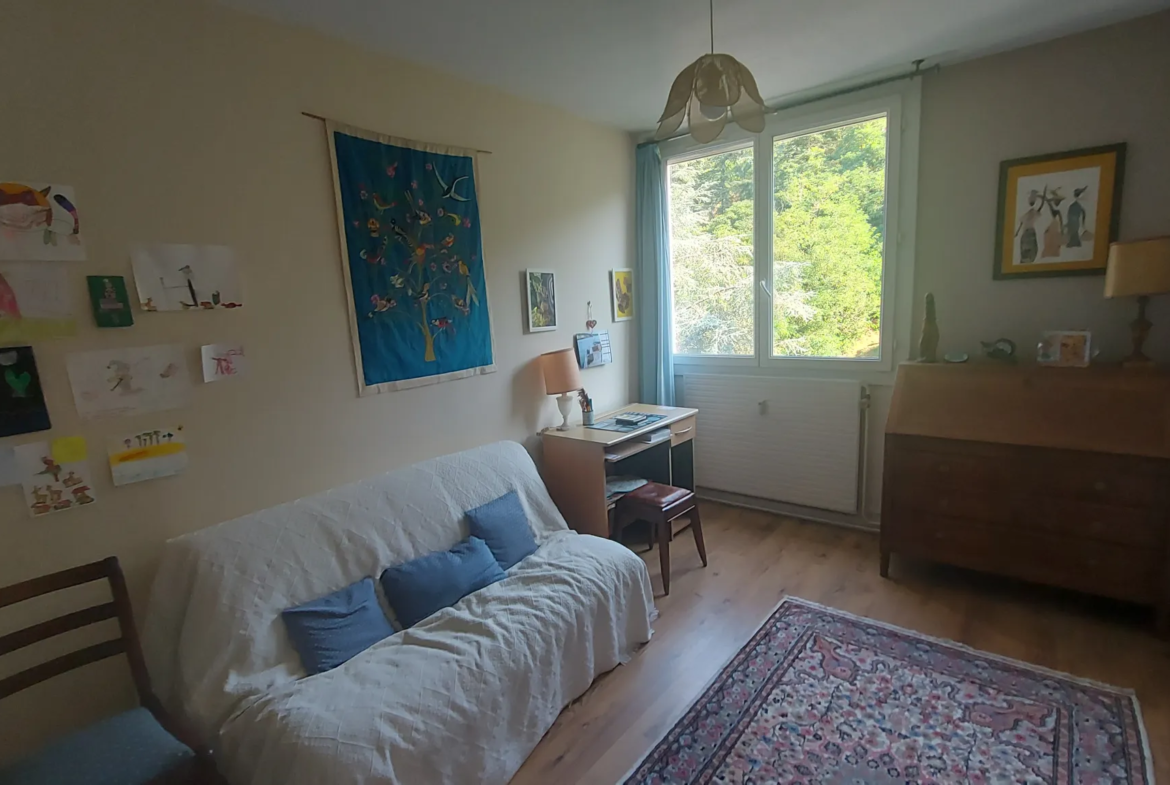 Vente Appartement T4 Dernier Étage à Vienne avec Garage et Balcon 