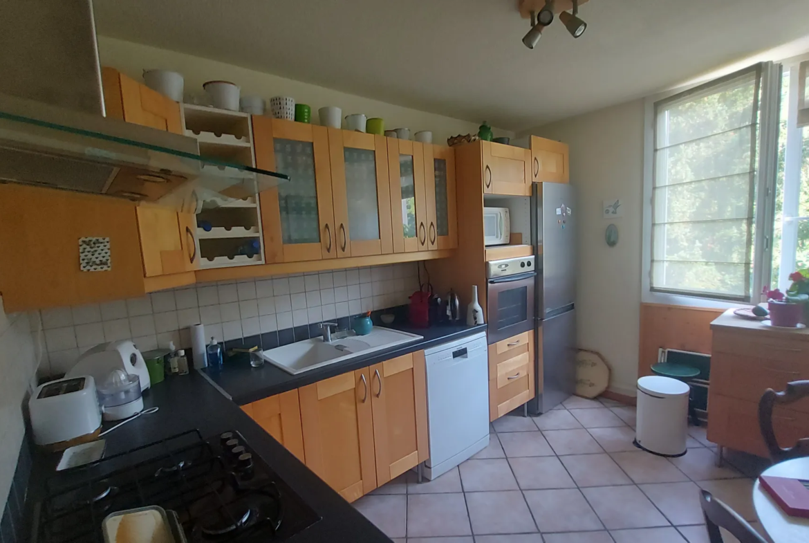 Vente Appartement T4 Dernier Étage à Vienne avec Garage et Balcon 