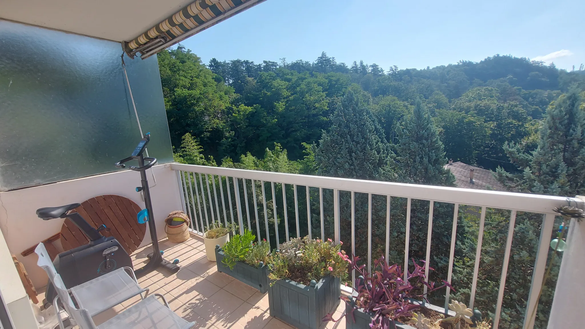 Vente Appartement T4 Dernier Étage à Vienne avec Garage et Balcon 