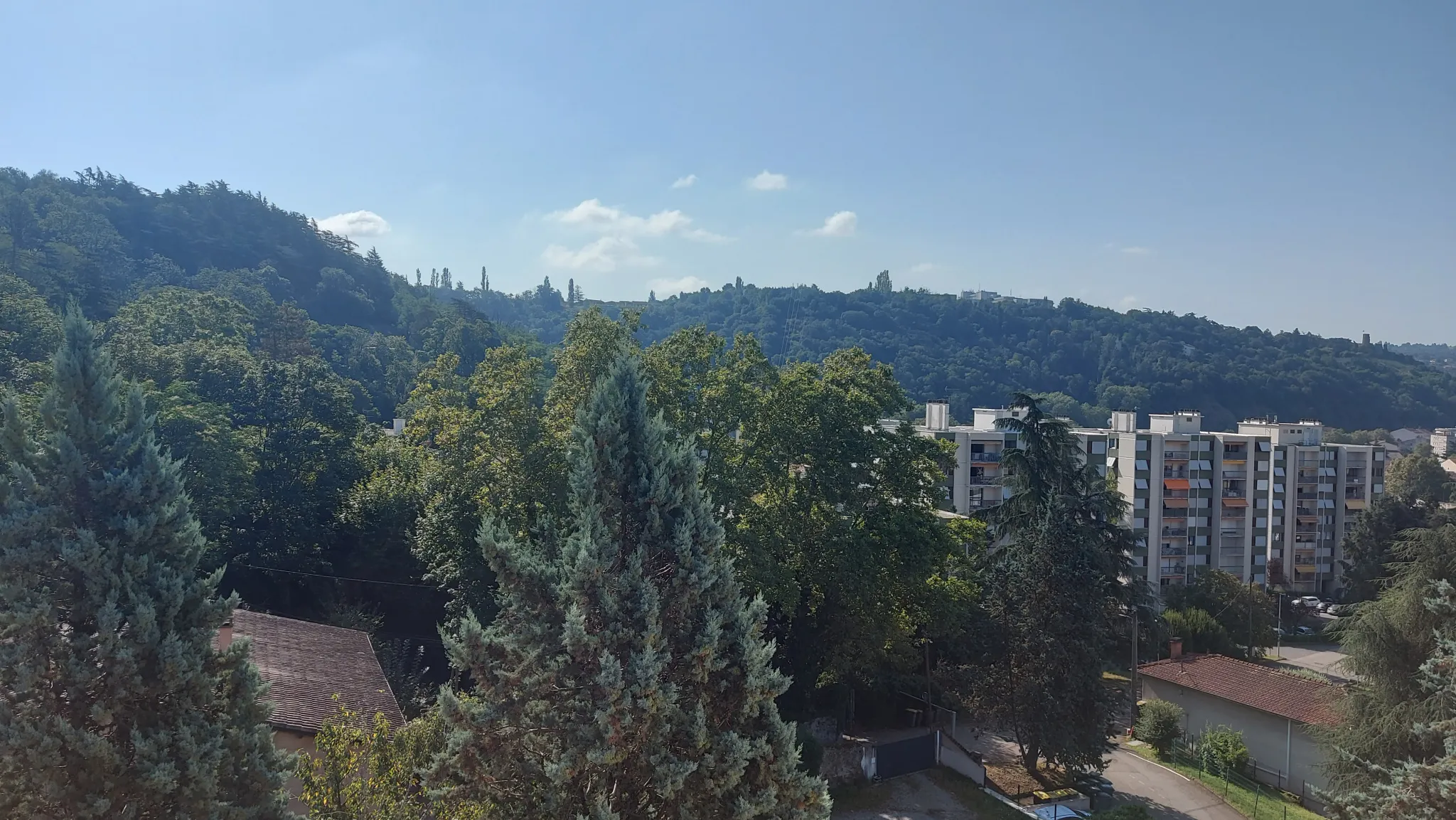 Appartement T4 Dernier Étage à Vienne avec Garage et Balcon 