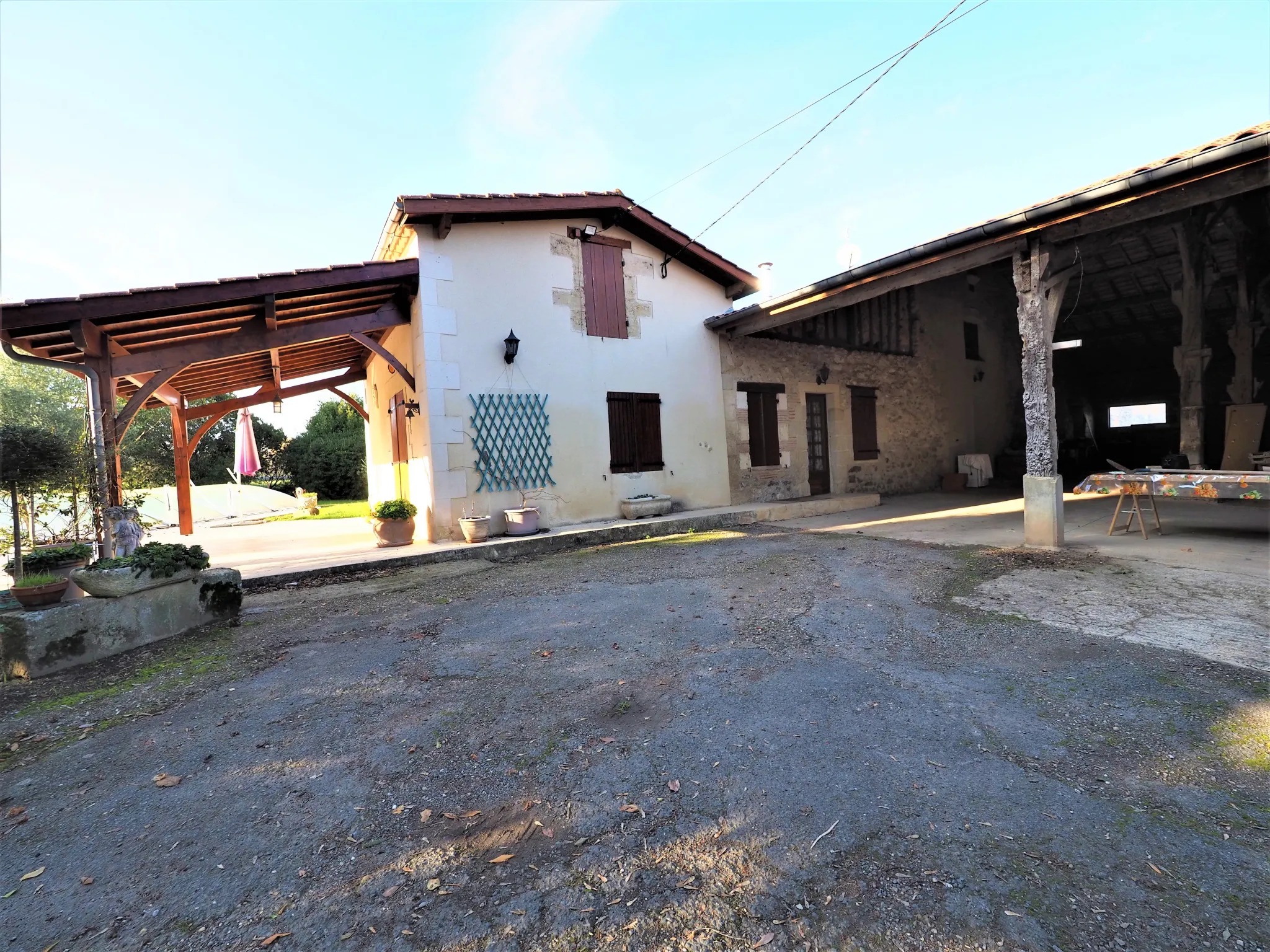 Propriété familiale en pierre avec deux habitations à Sainte-Bazeille 