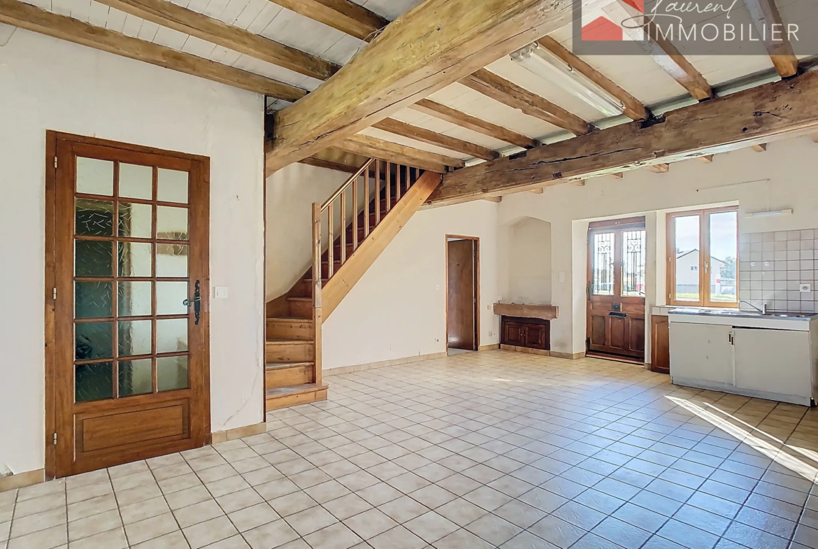 Maison de 133m2 à rénover à Jouvençon pour 120 000 € 